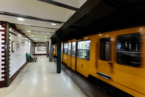 Földalatti train passing Vörösmarty utca