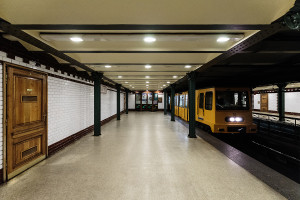 Földalatti train starting its journey at Vörösmarty tér