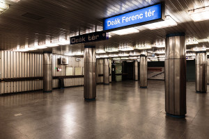 Metal covered columns at Deák Ferenc tér station